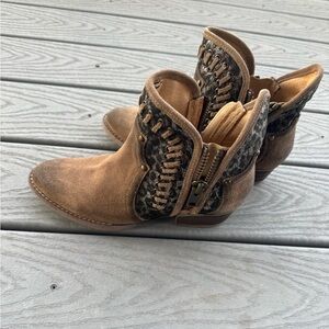 Women’s Corral Circle G leather/cheetah booties size 8